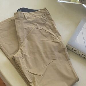Men’s J. Crew Tech pant in Straight Fit Sz 31/30